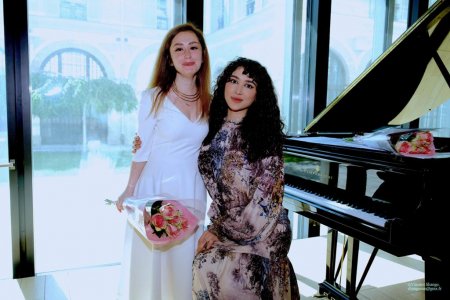 Fransada azərbaycanlı sənətçilərin poeziya axşamı keçirilib Fransada azərbaycanlı sənətçilərin poeziya axşamı keçirilib