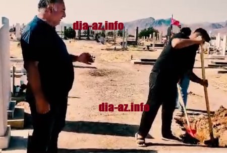Etirazçı Babək sakini özünə qəbir qazaraq, aksiyaya başlayıb Etirazçı Babək sakini özünə qəbir qazaraq, aksiyaya başlayıb