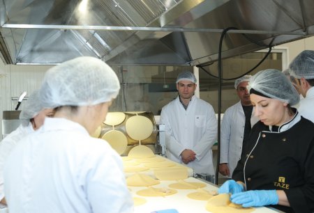 KOBİA nümayəndə heyəti “Veysəloğlu”na məxsus Məhəmmədi Logistika Mərkəzini ziyarət edib