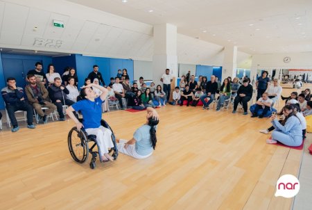 İnklüziv təşəbbüsləri dəstəkləyən “Nar” “DanceAbility” iştirakçıları ilə görüşüb