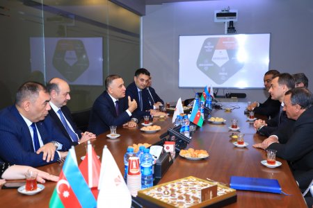 Nizami Rayon İcra Hakimiyyətinin başçısı Sahibkarlar Günü ilə əlaqədar “Ulduz” şokolad fabrikini ziyarət edib